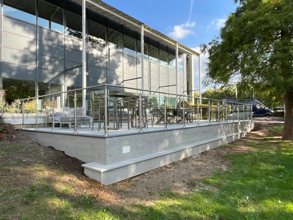 traditional glass balustrade balcony n